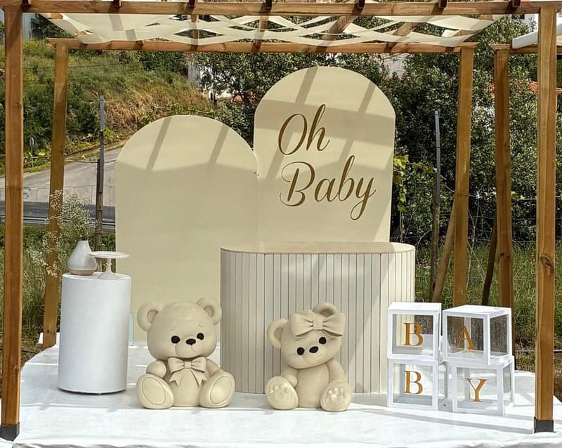Decoração de baby shower com ursos e painéis