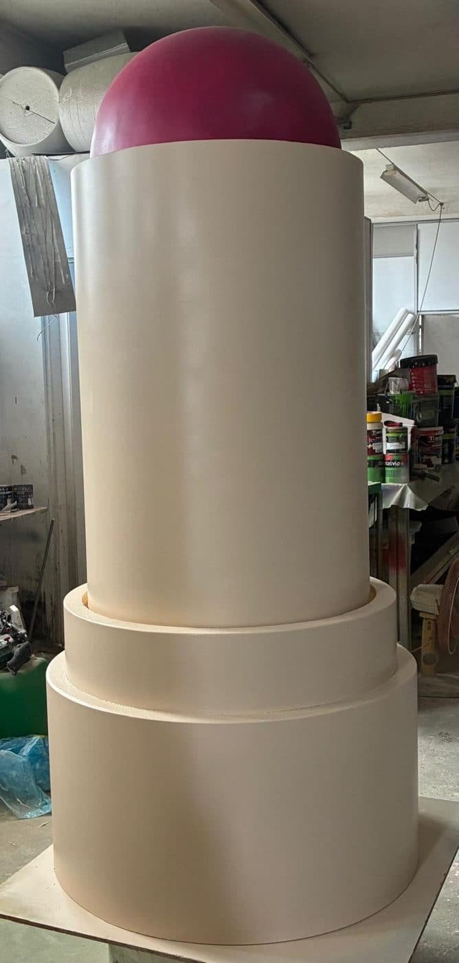 Batom gigante em esferovite