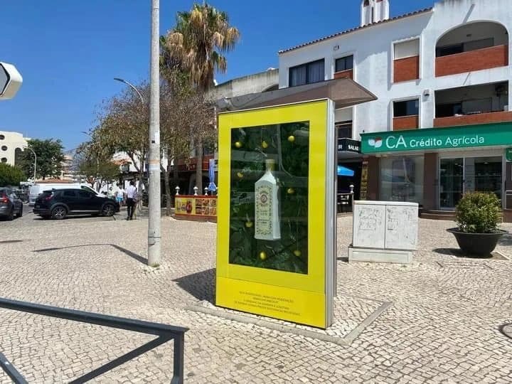 Painel de grande formato da Bombay Sapphire