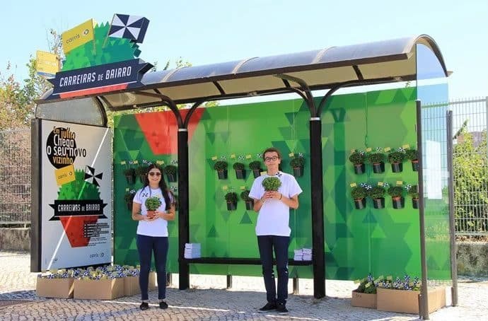 Autocarro das Carreiras de Bairro da Carris com vinil