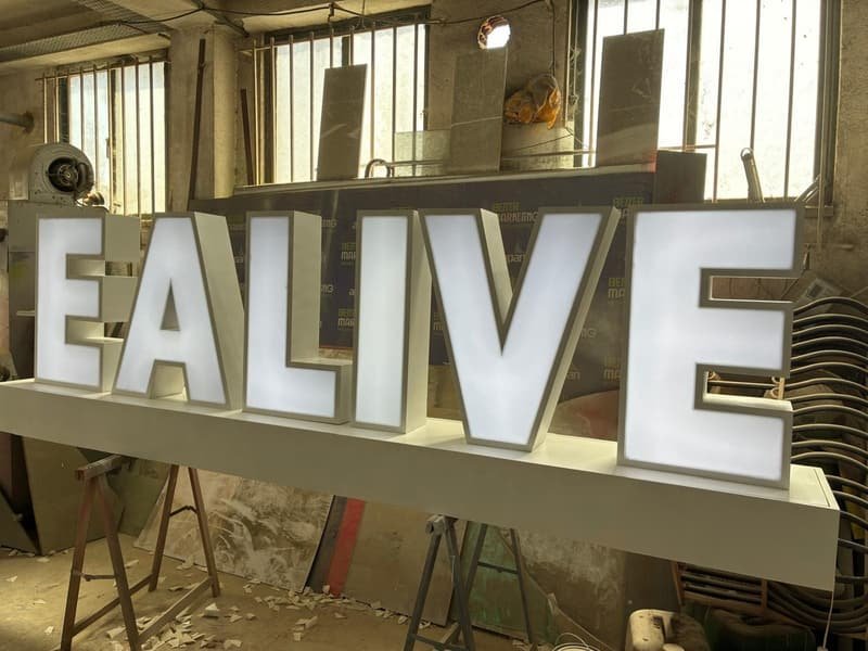 Caixa de luz EALIVE em impressão 3D com LED